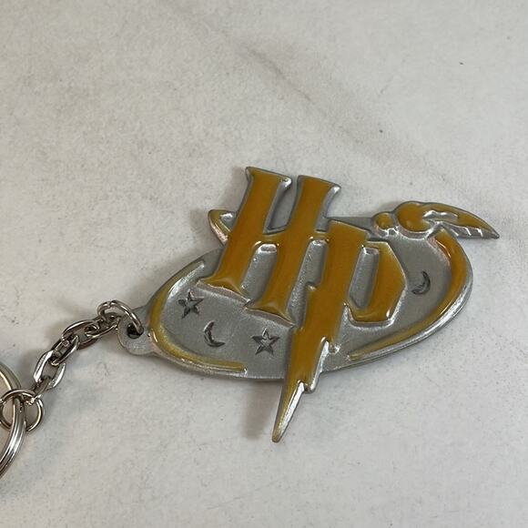 Harry Potter Vintage Quiddich Hogwarts Golden Snitch Metal Keychain - Picture 1 of 5